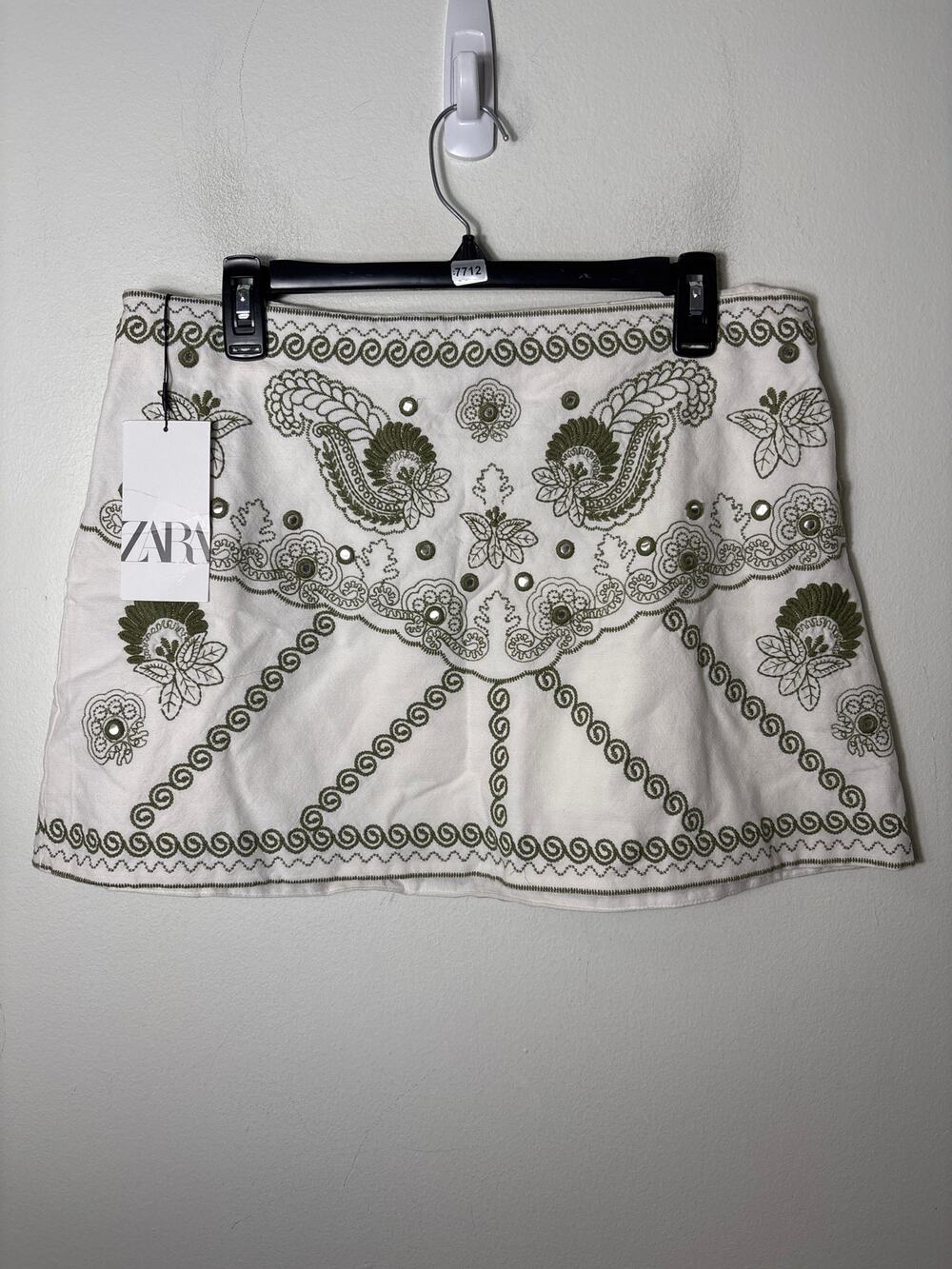 NWT Zara Sage Green and White Embroidered Mini Skirt Sz XL